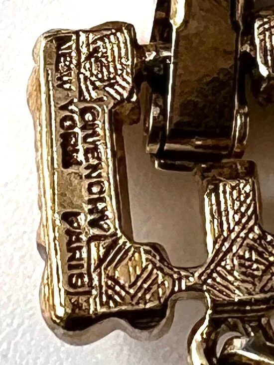 GIVENCHY Vintage Pearls Baroque Square Pendant Large White Necklace - Picture 7 of 16